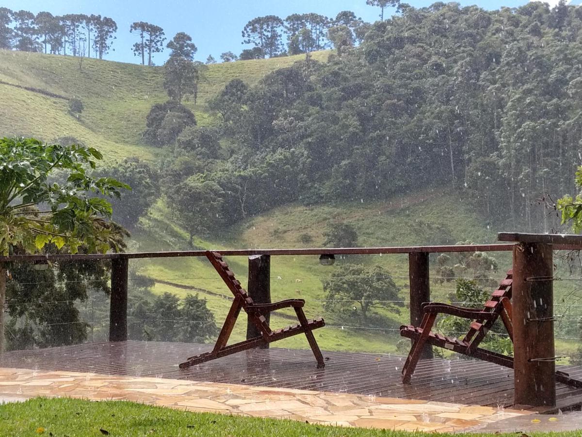 فيلا Santo Antônio do Pinhalفي Chales Fenix المظهر الخارجي الصورة